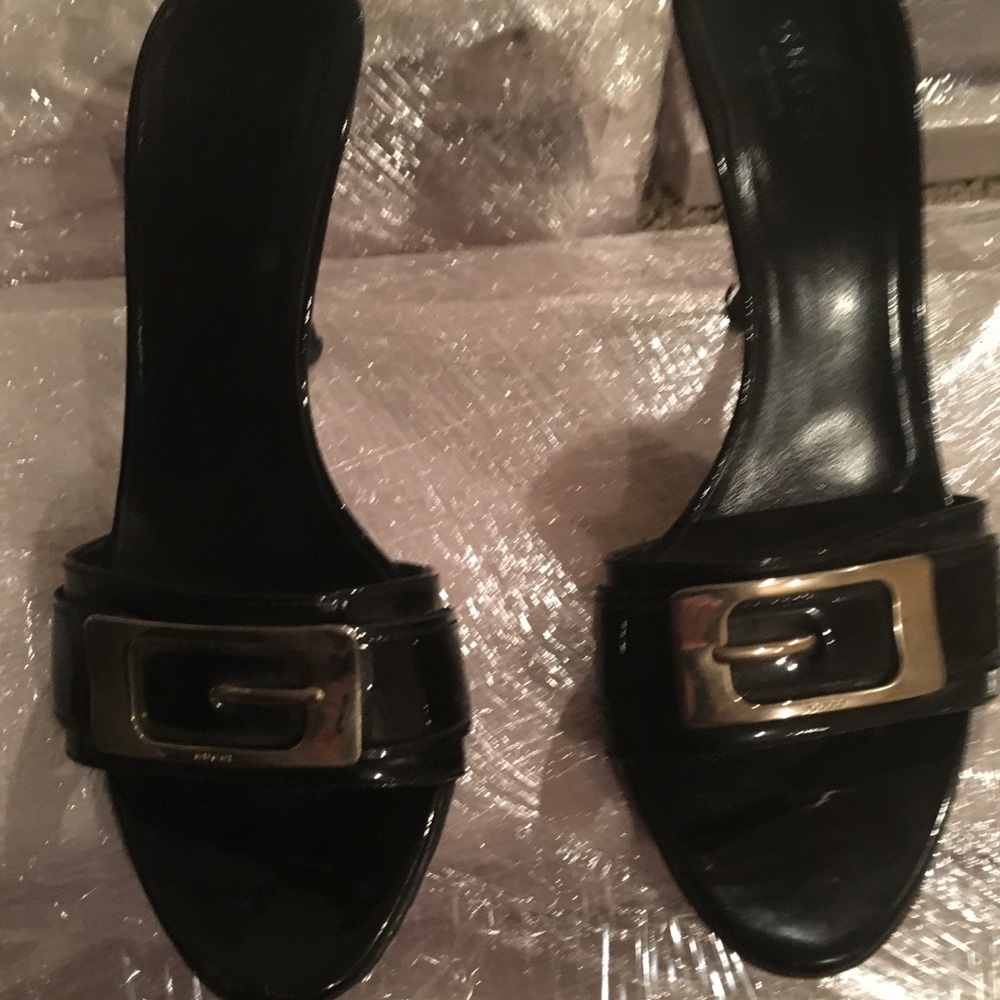 Authentic gucci shoes. Size 6